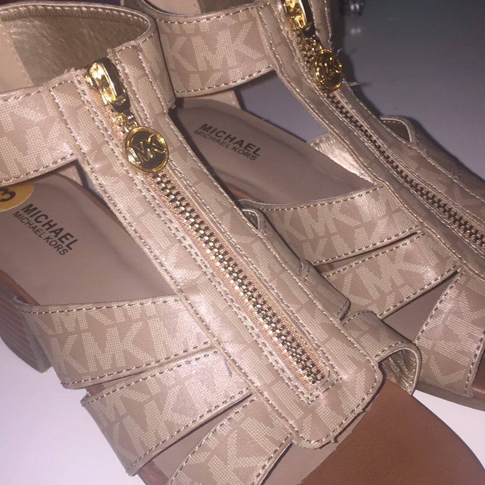 Michael Kors shoes - Picture 2 of 2